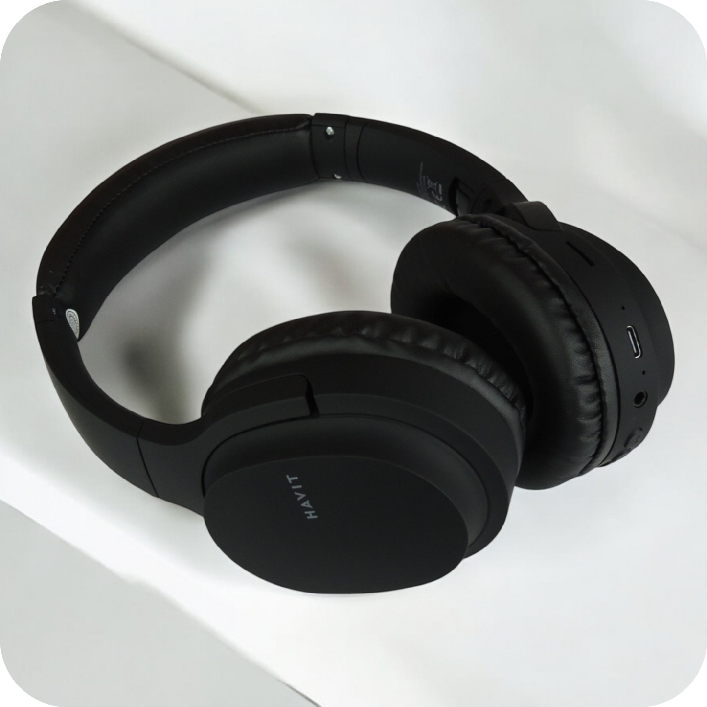 audifonos inalambricos havit negros con almohadillas y microfono