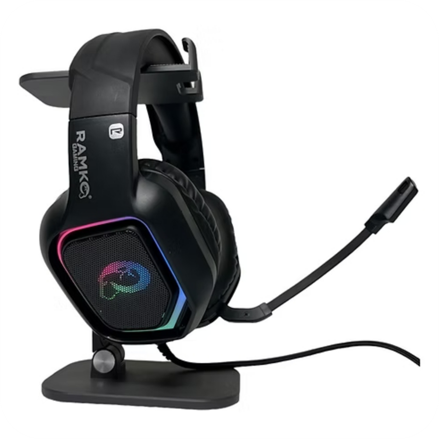 audifonos ramko gaming negros con microfono y luces rbg sobre soporte negro