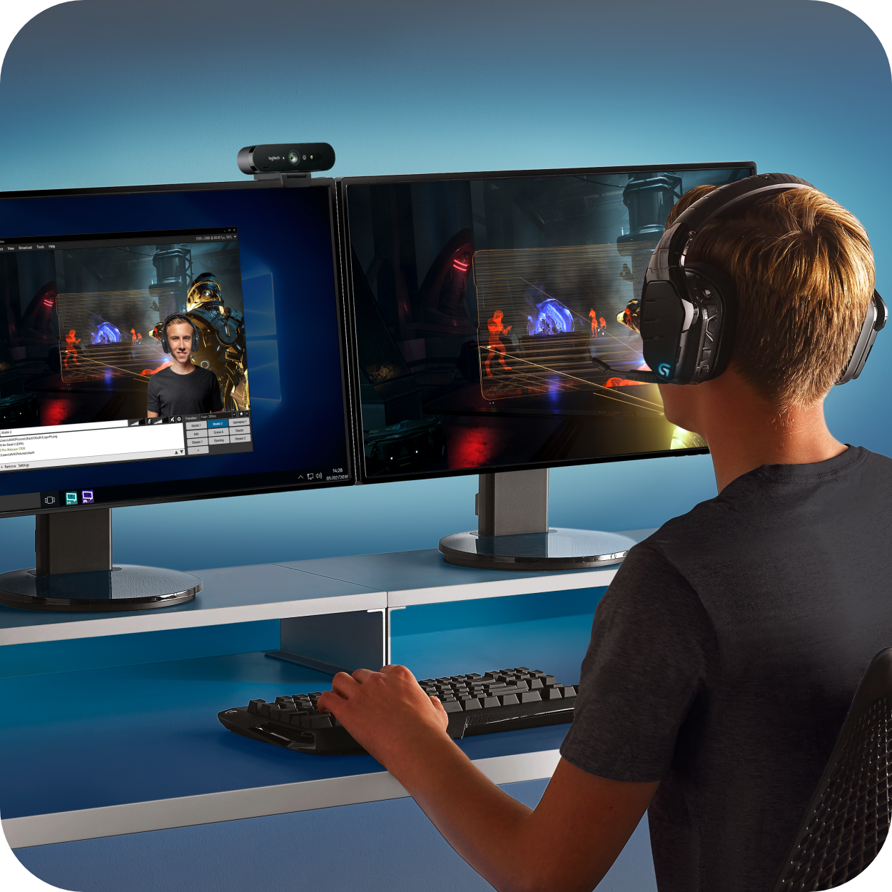camara web logitech para videoconferencias en uso