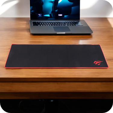laptop con mouse pad que sobre sale