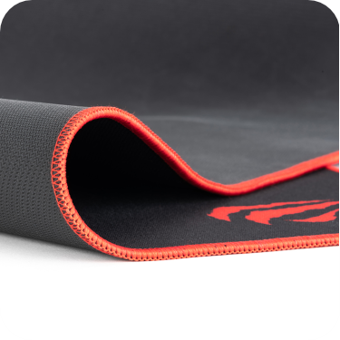 bordes y logo rojos de mouse pad negro 