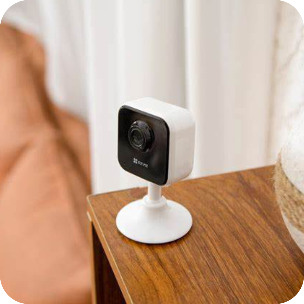 camara de seguridad eviz con soporte en uso 