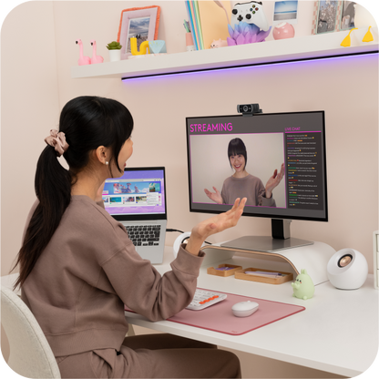 camara web logitech ideal para streaming en uso