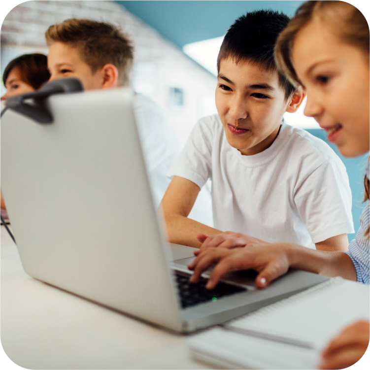 camara web ideal para videollamadas y clases virtuales en uso