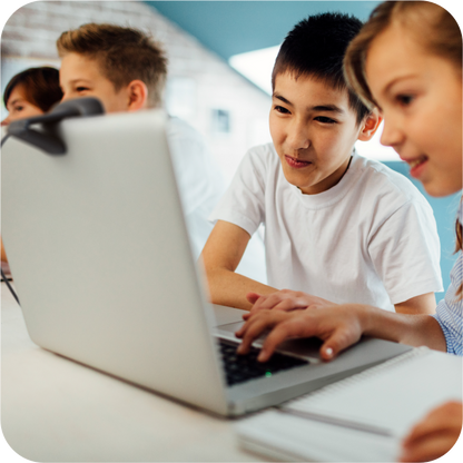camara web ideal para videollamadas y clases virtuales en uso