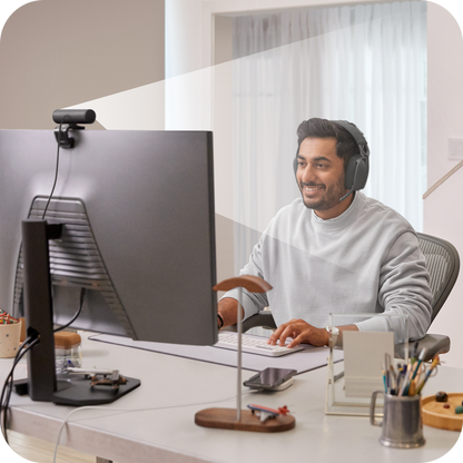 camara web para streaming y videollamadas en uso 