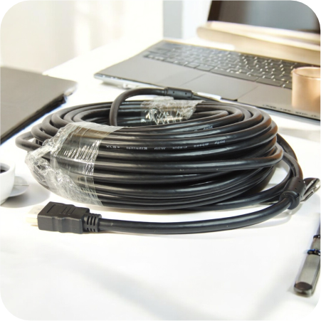 Cable HDMI de 20 metros enrollado, ideal para conexiones de alta definición a larga distancia