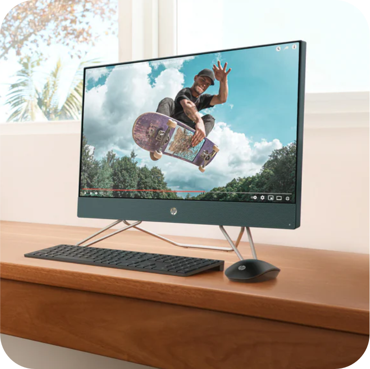 computador HP todo en uno en uso sobre un escritorio