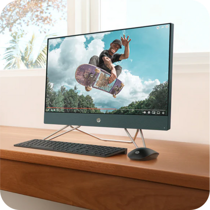 computador HP todo en uno en uso sobre un escritorio