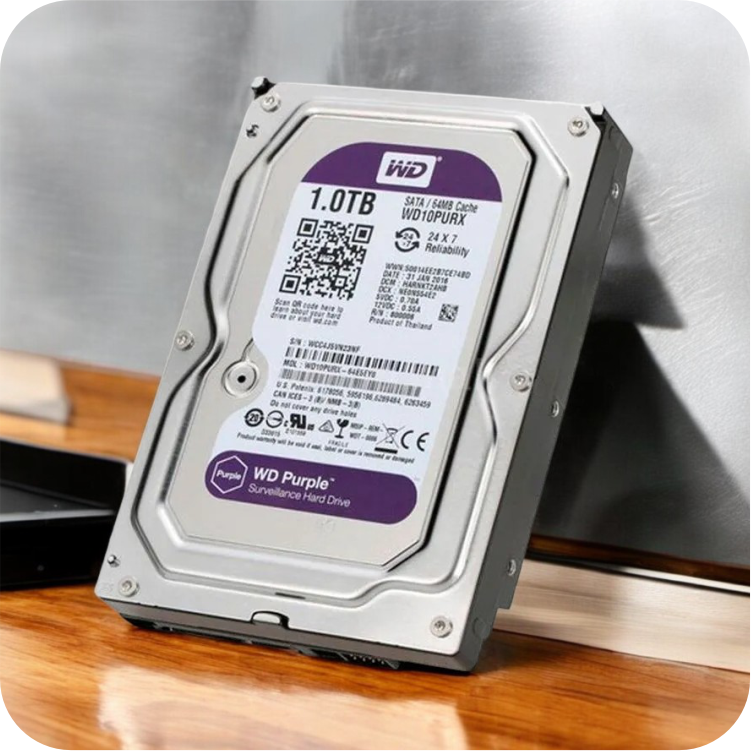 disco duro wd de 1TB morado en superficie de madera