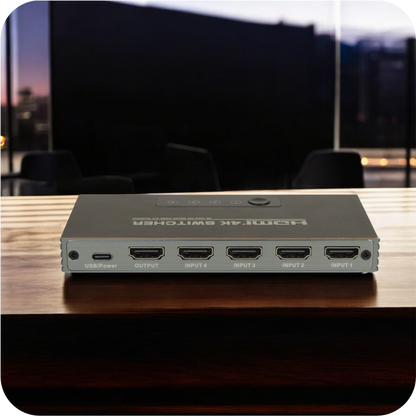 divisor hdmi 4x1 negro en uso