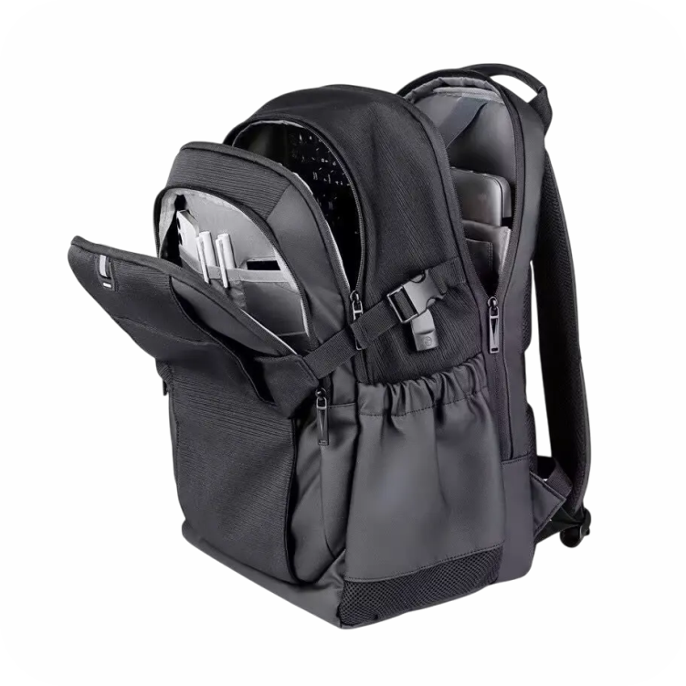interior de morral negro con multiples compartimientos