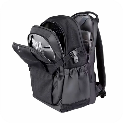 interior de morral negro con multiples compartimientos
