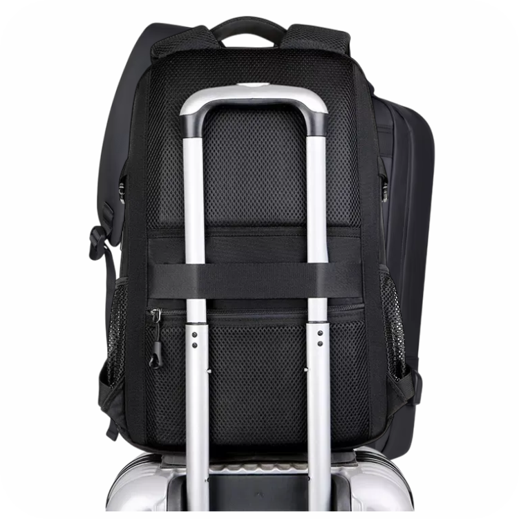 morral negro con cinta de equipaje para viaje
