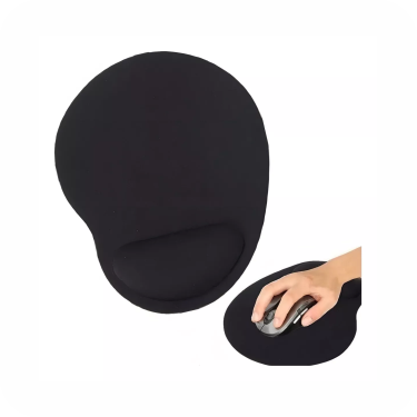mouse pad de gel negro en uso 