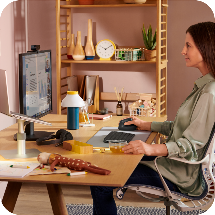 mouse ergonomico vertical logitech en uso