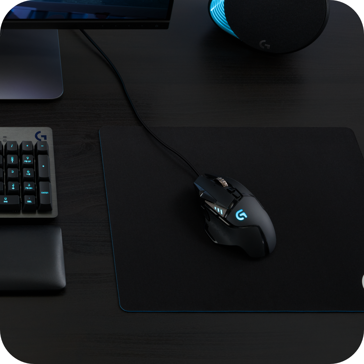 mouse gaming con luces rgb en uso