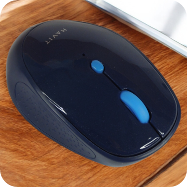 mouse Havit inalambrico azul sobre escritorio 