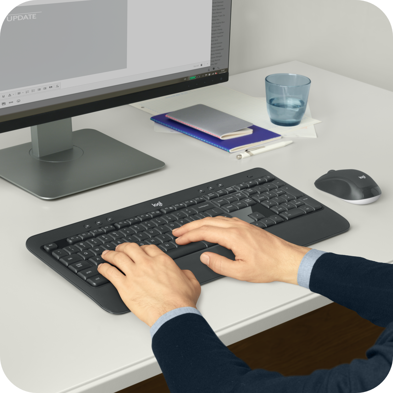 teclado y mouse inalambricos logitech en uso 