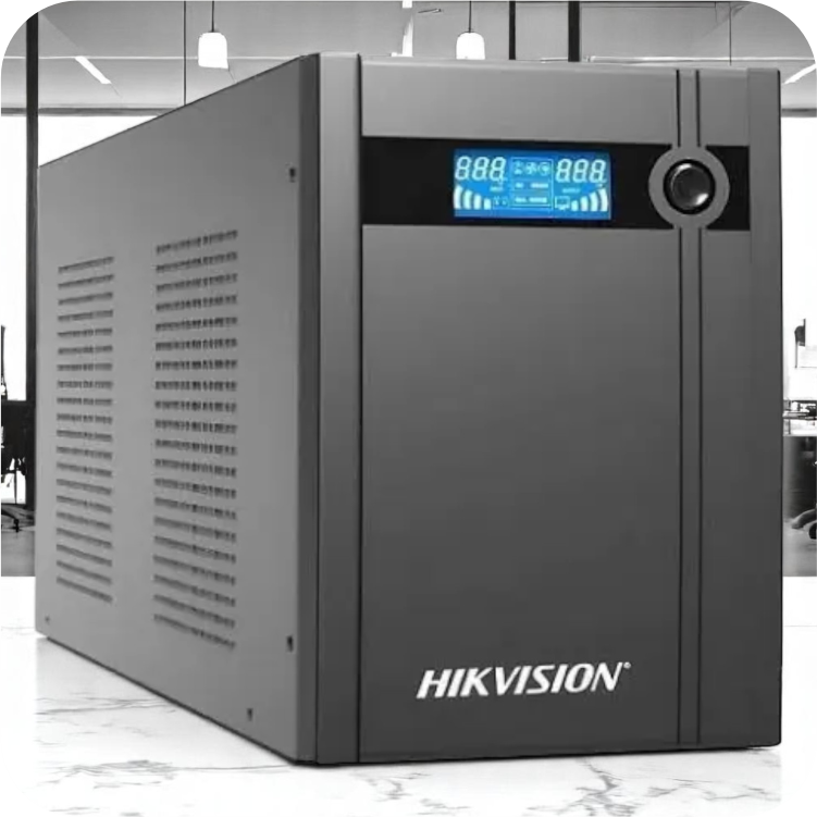 ups HIKVISION con pantalla LCD en uso