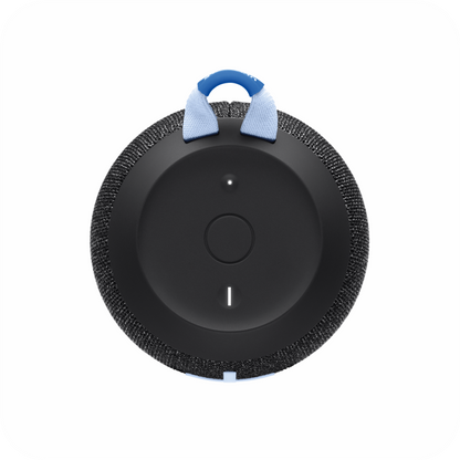 vista trasera del altavoz Logitech portátil con gancho azul y botones integrados para colgarlo fácilmente y controlar funciones